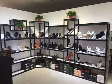 중국 간단한 대중적인 금속 소매 신발 선반 대 진열장에 의하여 주문을 받아서 만들어지는 디자인 협력 업체